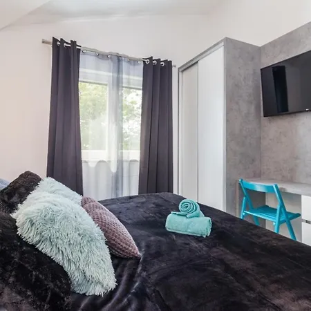 Villa Horizon For 18 People Near With Large Garden And Children Playground Póla