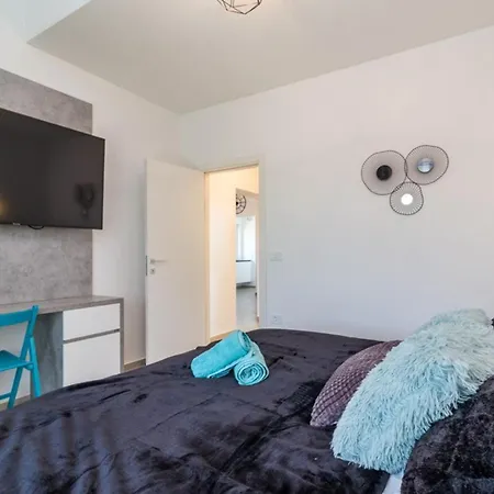Horizon For 18 People Near With Large Garden And Children Playground Villa
