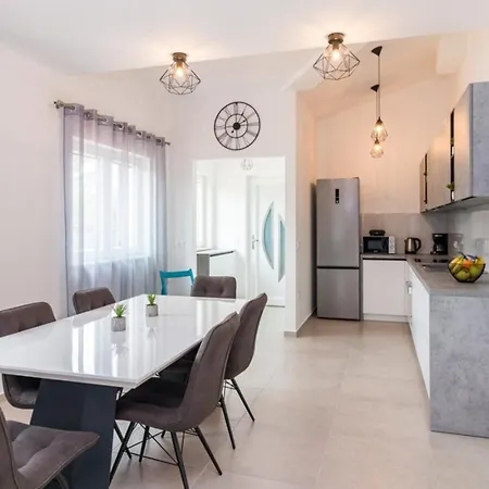 Horizon For 18 People Near With Large Garden And Children Playground Villa Pula