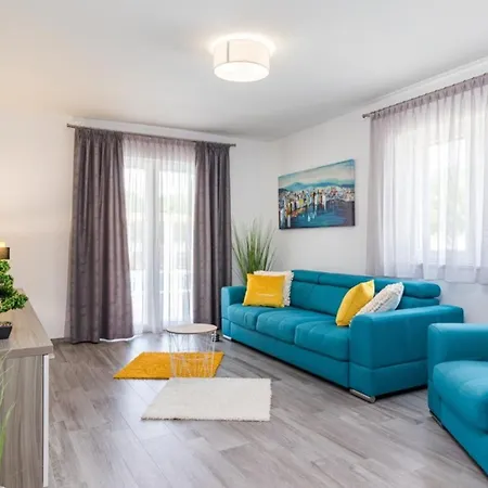 Horizon For 18 People Near With Large Garden And Children Playground