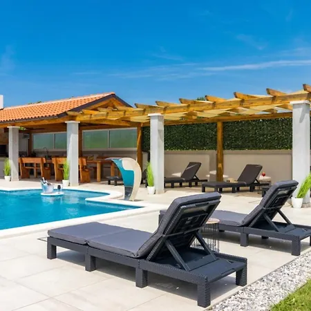 Horizon For 18 People Near With Large Garden And Children Playground Villa